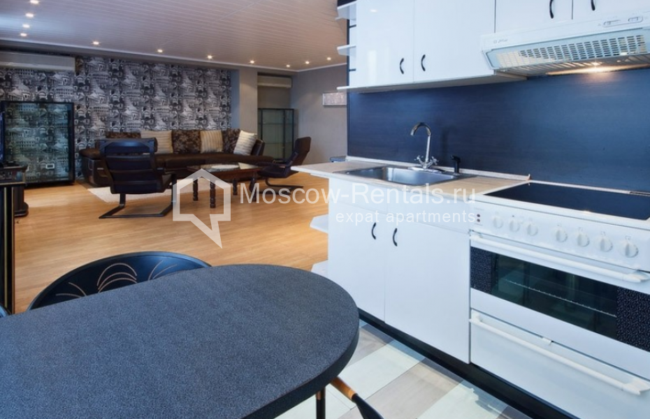 Photo #2 2-room (1 BR) apartment for <a href="http://moscow-rentals.ru/en/articles/long-term-rent" target="_blank">a long-term</a> rent
 in Russia, Moscow, New Arbat str 26