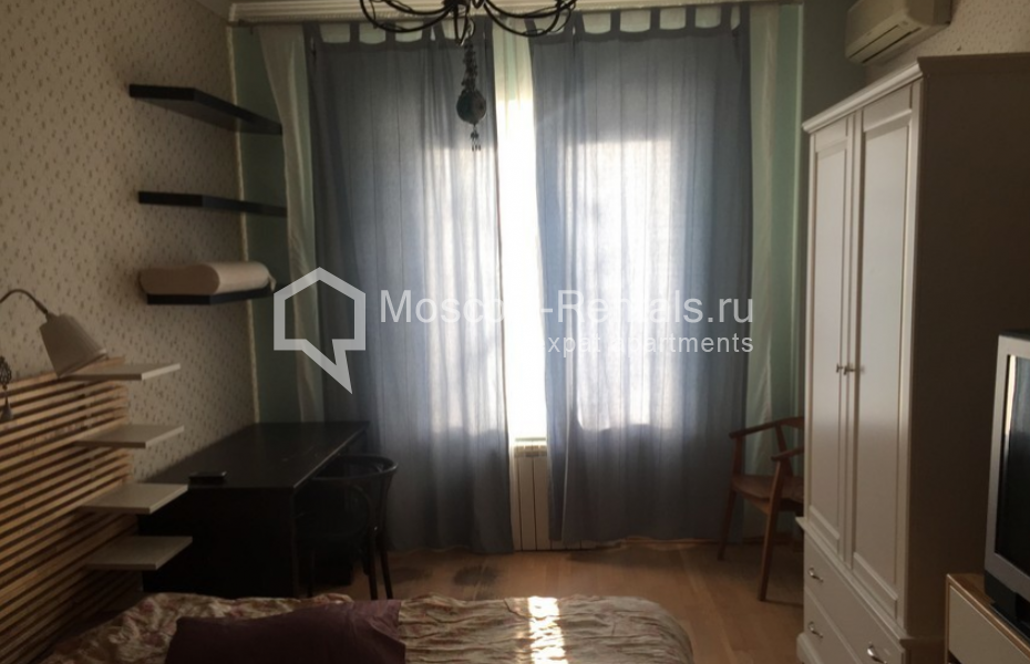 Photo #10 3-room (2 BR) apartment for <a href="http://moscow-rentals.ru/en/articles/long-term-rent" target="_blank">a long-term</a> rent
 in Russia, Moscow, Smolenskaya str, 3