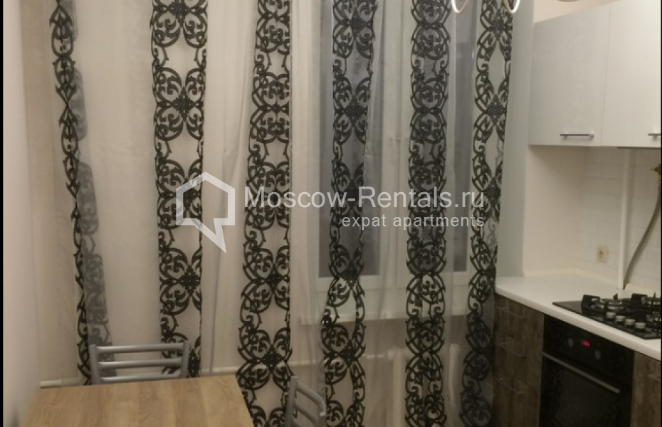 Photo #2 3-room (2 BR) apartment for <a href="http://moscow-rentals.ru/en/articles/long-term-rent" target="_blank">a long-term</a> rent
 in Russia, Moscow, Smolenskaya str, 10