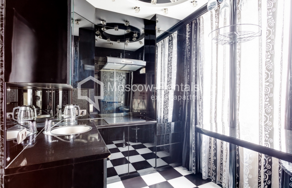 Photo #6 2-room (1 BR) apartment for <a href="http://moscow-rentals.ru/en/articles/long-term-rent" target="_blank">a long-term</a> rent
 in Russia, Moscow, New Arbat, 6