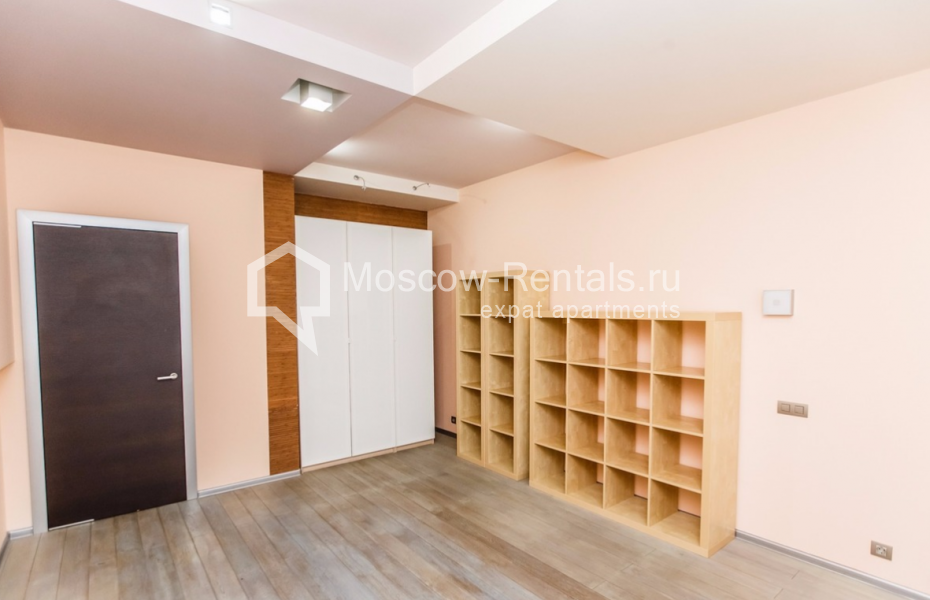 Photo #23 5-room (4 BR) apartment for <a href="http://moscow-rentals.ru/en/articles/long-term-rent" target="_blank">a long-term</a> rent
 in Russia, Moscow, 1st Smolensky lane, 17