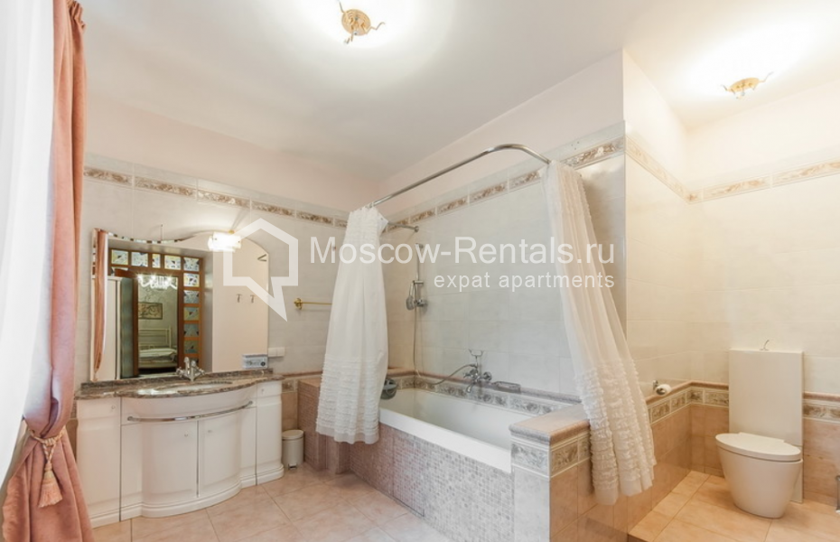 Photo #9 4-room (3 BR) apartment for <a href="http://moscow-rentals.ru/en/articles/long-term-rent" target="_blank">a long-term</a> rent
 in Russia, Moscow, Spiridonovka str, 16С2