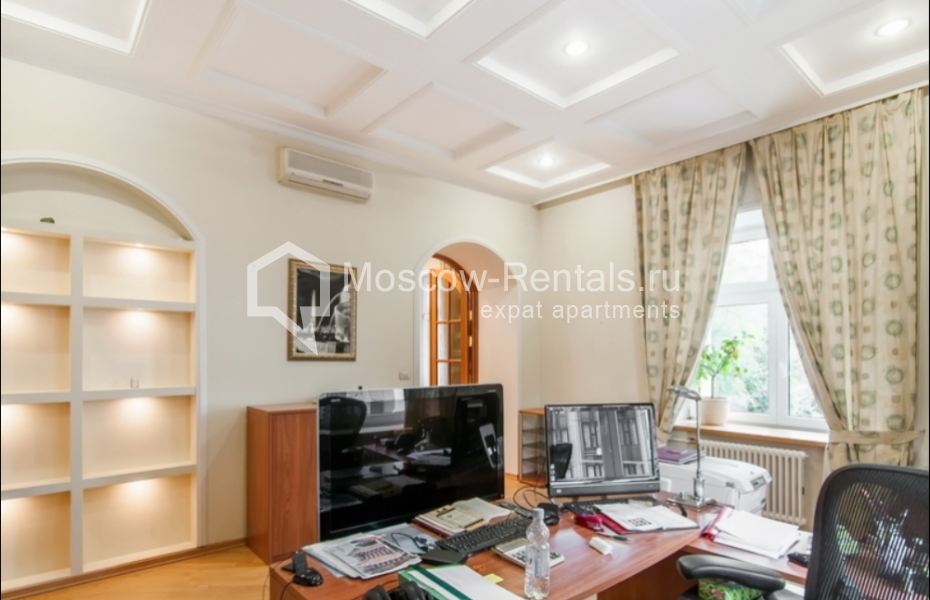 Photo #4 3-room (2 BR) apartment for <a href="http://moscow-rentals.ru/en/articles/long-term-rent" target="_blank">a long-term</a> rent
 in Russia, Moscow, Petrovsky lane 1 / 30 С 1