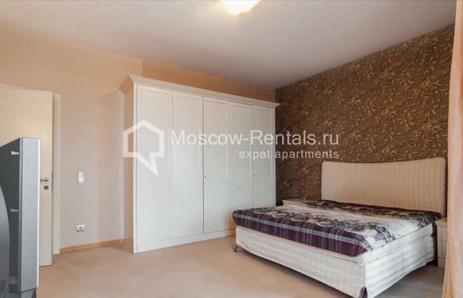 Photo #8 4-room (3 BR) apartment for <a href="http://moscow-rentals.ru/en/articles/long-term-rent" target="_blank">a long-term</a> rent
 in Russia, Moscow, Klimashkina str, 19