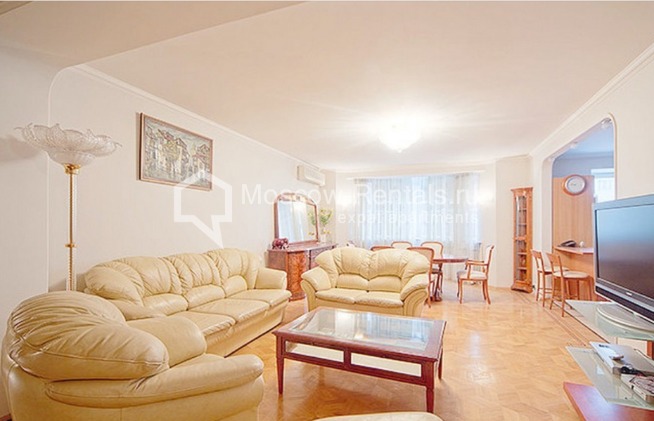 Photo #1 4-room (3 BR) apartment for <a href="http://moscow-rentals.ru/en/articles/long-term-rent" target="_blank">a long-term</a> rent
 in Russia, Moscow, Zoologicheskaya str,  2