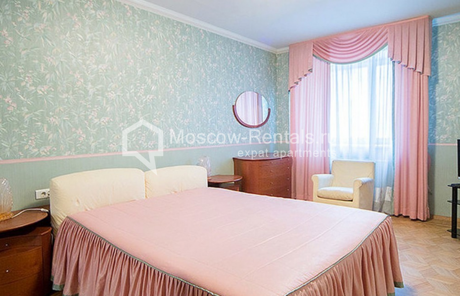 Photo #3 4-room (3 BR) apartment for <a href="http://moscow-rentals.ru/en/articles/long-term-rent" target="_blank">a long-term</a> rent
 in Russia, Moscow, Zoologicheskaya str,  2