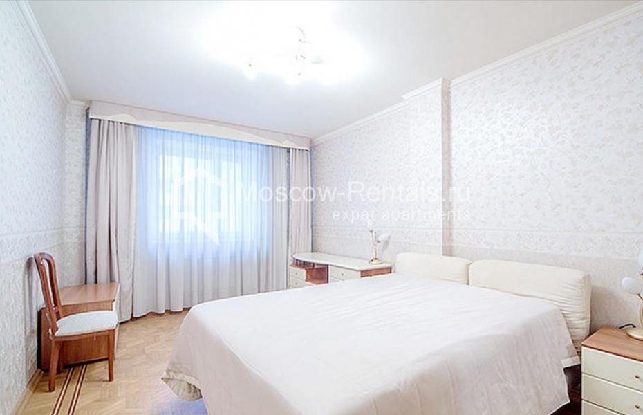 Photo #4 4-room (3 BR) apartment for <a href="http://moscow-rentals.ru/en/articles/long-term-rent" target="_blank">a long-term</a> rent
 in Russia, Moscow, Zoologicheskaya str,  2