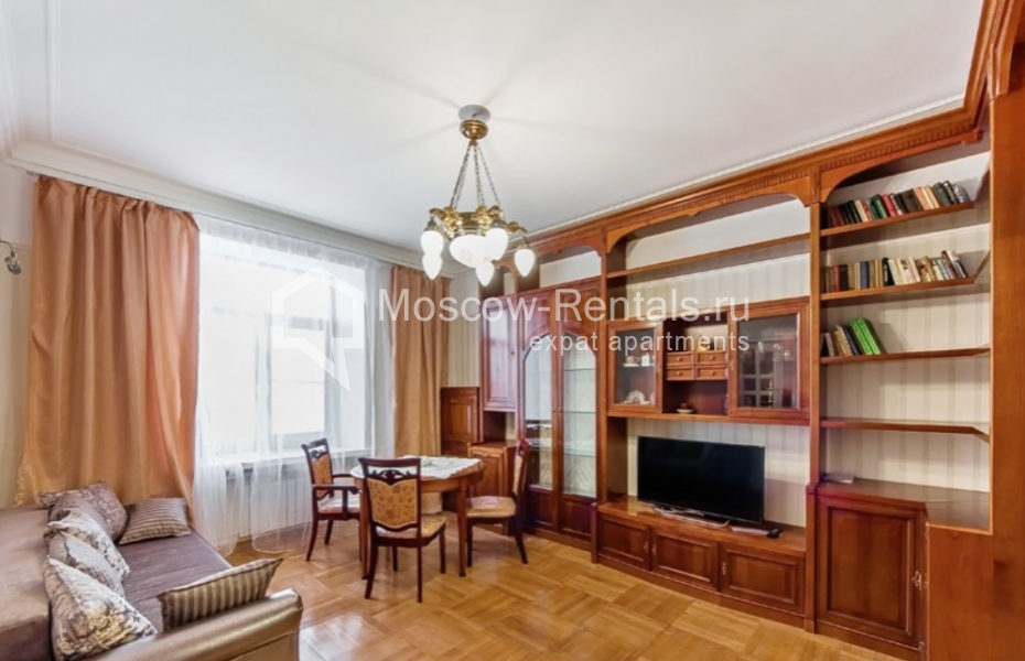 Photo #1 3-room (2 BR) apartment for <a href="http://moscow-rentals.ru/en/articles/long-term-rent" target="_blank">a long-term</a> rent
 in Russia, Moscow, Kosmodamianskaya emb 4/22 к Б