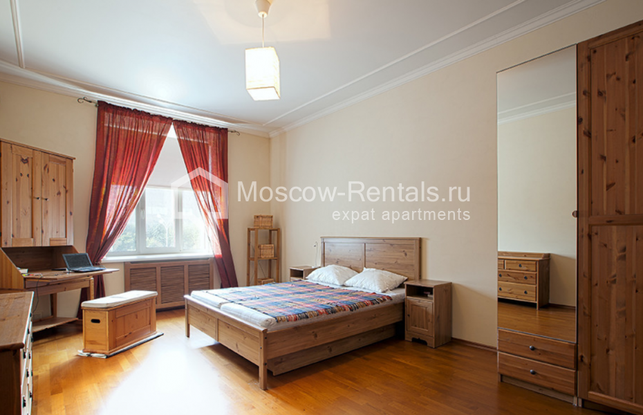 Photo #10 4-room (3 BR) apartment for <a href="http://moscow-rentals.ru/en/articles/long-term-rent" target="_blank">a long-term</a> rent
 in Russia, Moscow, Krymsky Val str, 4
