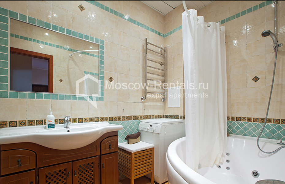 Photo #12 4-room (3 BR) apartment for <a href="http://moscow-rentals.ru/en/articles/long-term-rent" target="_blank">a long-term</a> rent
 in Russia, Moscow, Krymsky Val str, 4