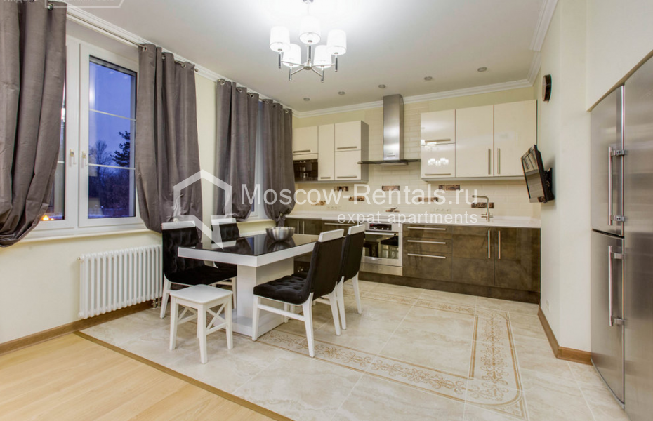 Photo #1 4-room (3 BR) apartment for <a href="http://moscow-rentals.ru/en/articles/long-term-rent" target="_blank">a long-term</a> rent
 in Russia, Moscow, Beregovaya str, 8 к 2