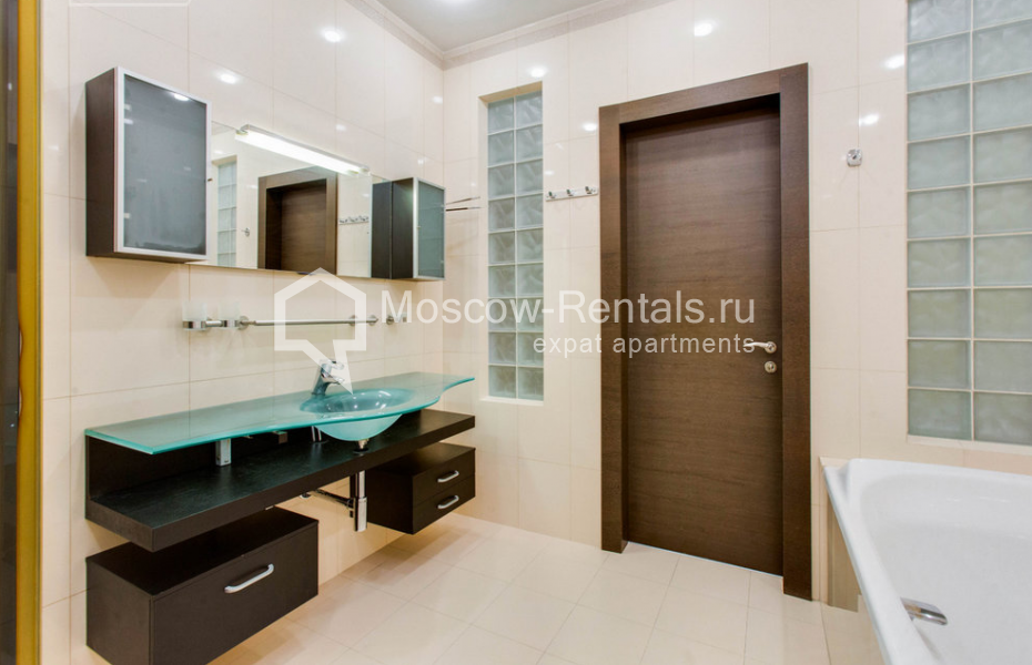 Photo #12 4-room (3 BR) apartment for <a href="http://moscow-rentals.ru/en/articles/long-term-rent" target="_blank">a long-term</a> rent
 in Russia, Moscow, Beregovaya str, 8 к 2