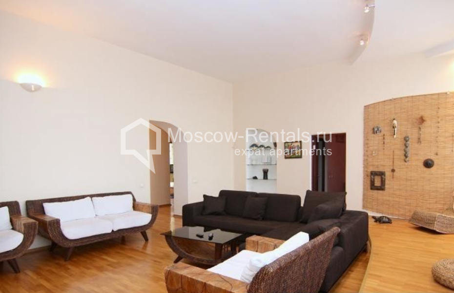 Photo #2 3-room (2 BR) apartment for <a href="http://moscow-rentals.ru/en/articles/long-term-rent" target="_blank">a long-term</a> rent
 in Russia, Moscow, Sadovaya-Samotechnaya str, 2/12