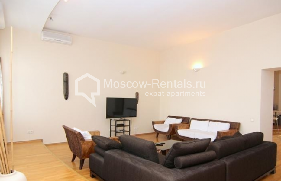 Photo #3 3-room (2 BR) apartment for <a href="http://moscow-rentals.ru/en/articles/long-term-rent" target="_blank">a long-term</a> rent
 in Russia, Moscow, Sadovaya-Samotechnaya str, 2/12