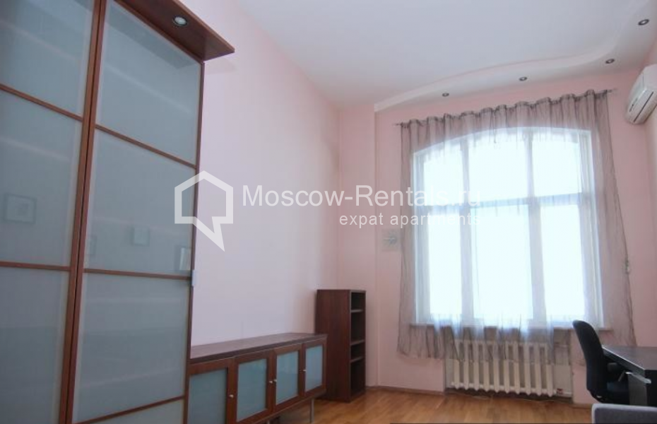 Photo #16 3-room (2 BR) apartment for <a href="http://moscow-rentals.ru/en/articles/long-term-rent" target="_blank">a long-term</a> rent
 in Russia, Moscow, Sadovaya-Samotechnaya str, 2/12