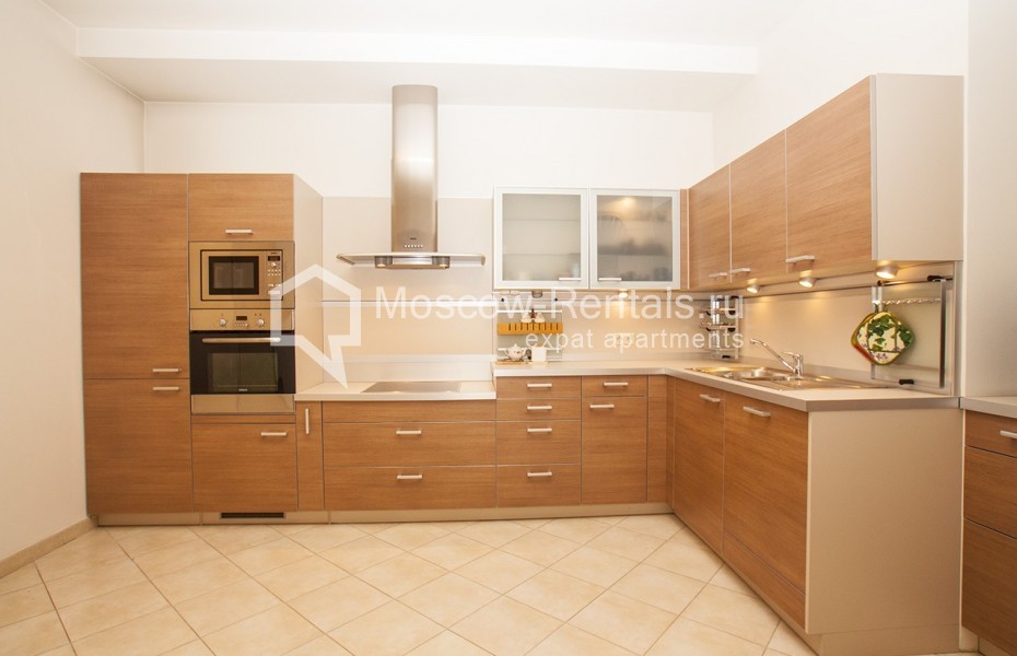 Photo #2 3-room (2 BR) apartment for <a href="http://moscow-rentals.ru/en/articles/long-term-rent" target="_blank">a long-term</a> rent
 in Russia, Moscow, Grokholsky lane, 28