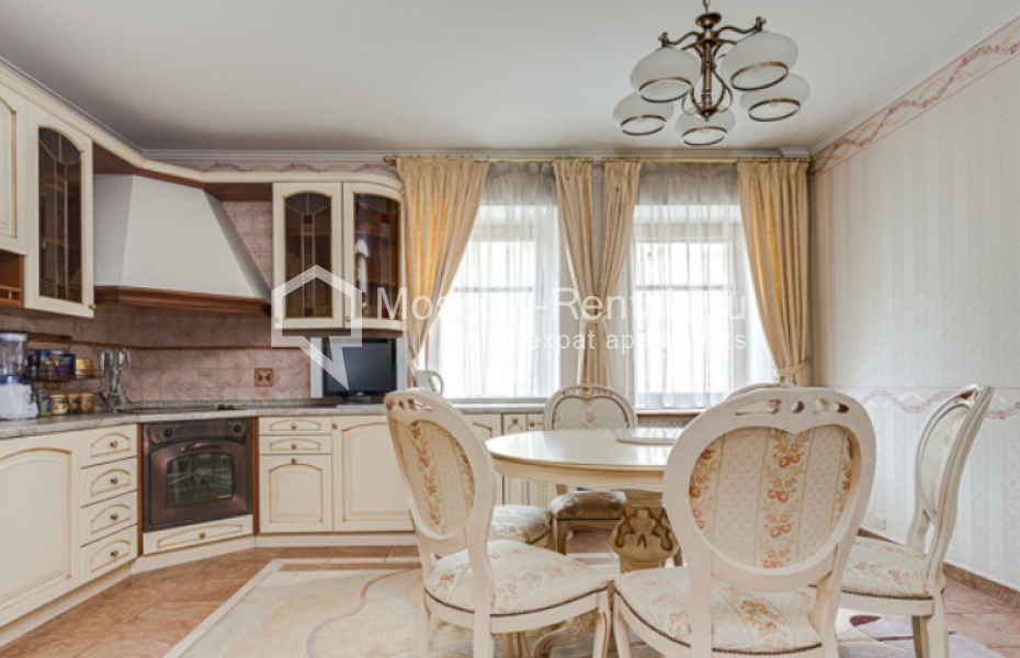 Photo #1 4-room (3 BR) apartment for <a href="http://moscow-rentals.ru/en/articles/long-term-rent" target="_blank">a long-term</a> rent
 in Russia, Moscow, Sadovaya-Kudrinskaya str, 25