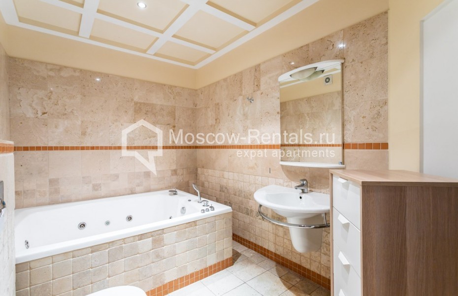Photo #14 3-room (2 BR) apartment for <a href="http://moscow-rentals.ru/en/articles/long-term-rent" target="_blank">a long-term</a> rent
 in Russia, Moscow, Dolgorukovskaya str, 6